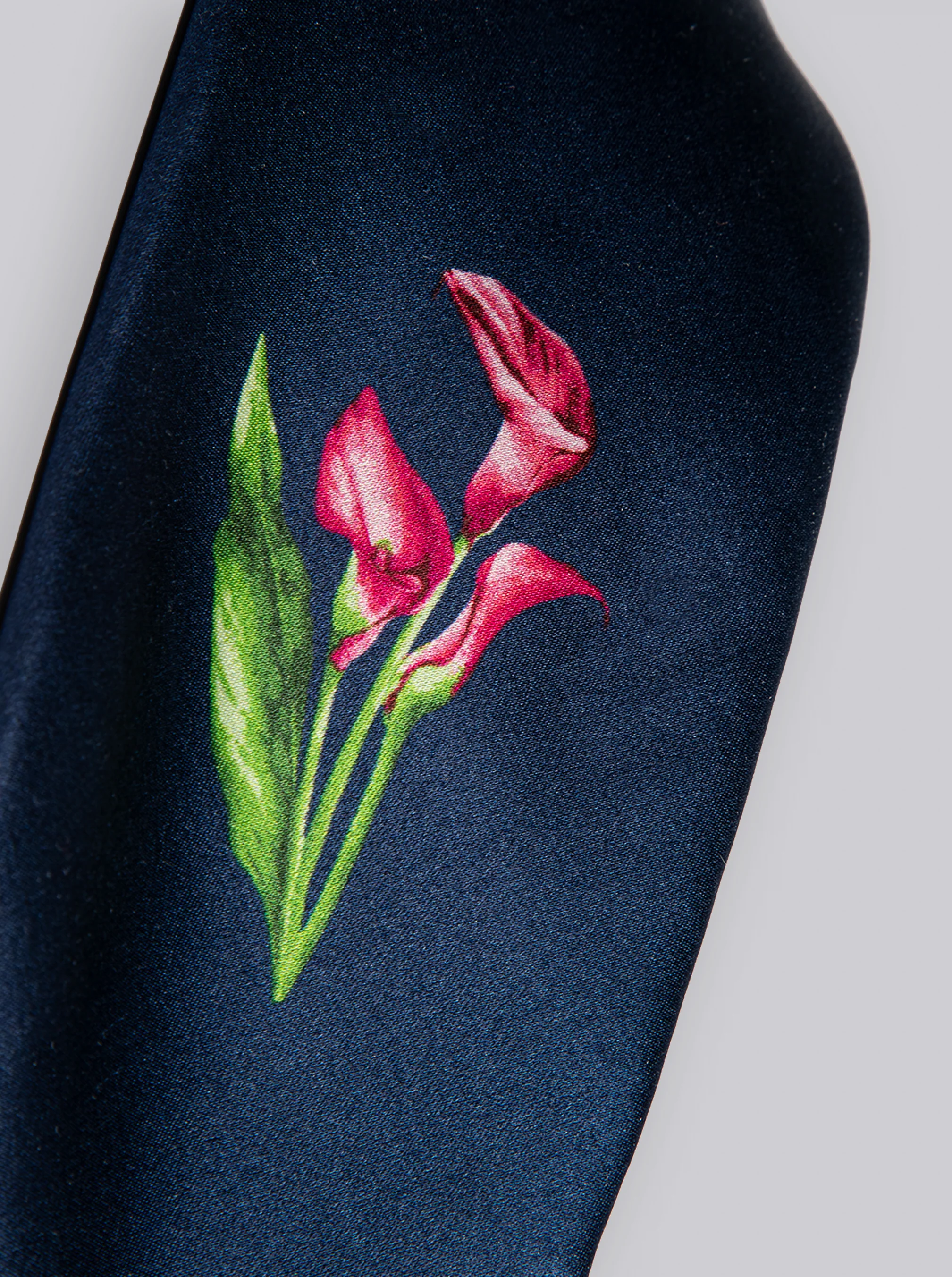 PINK FLOWER TIE - Image 3
